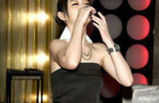 娱乐吃瓜女星看秀争座位,吃瓜女星看秀争座位背后的恩怨情仇
